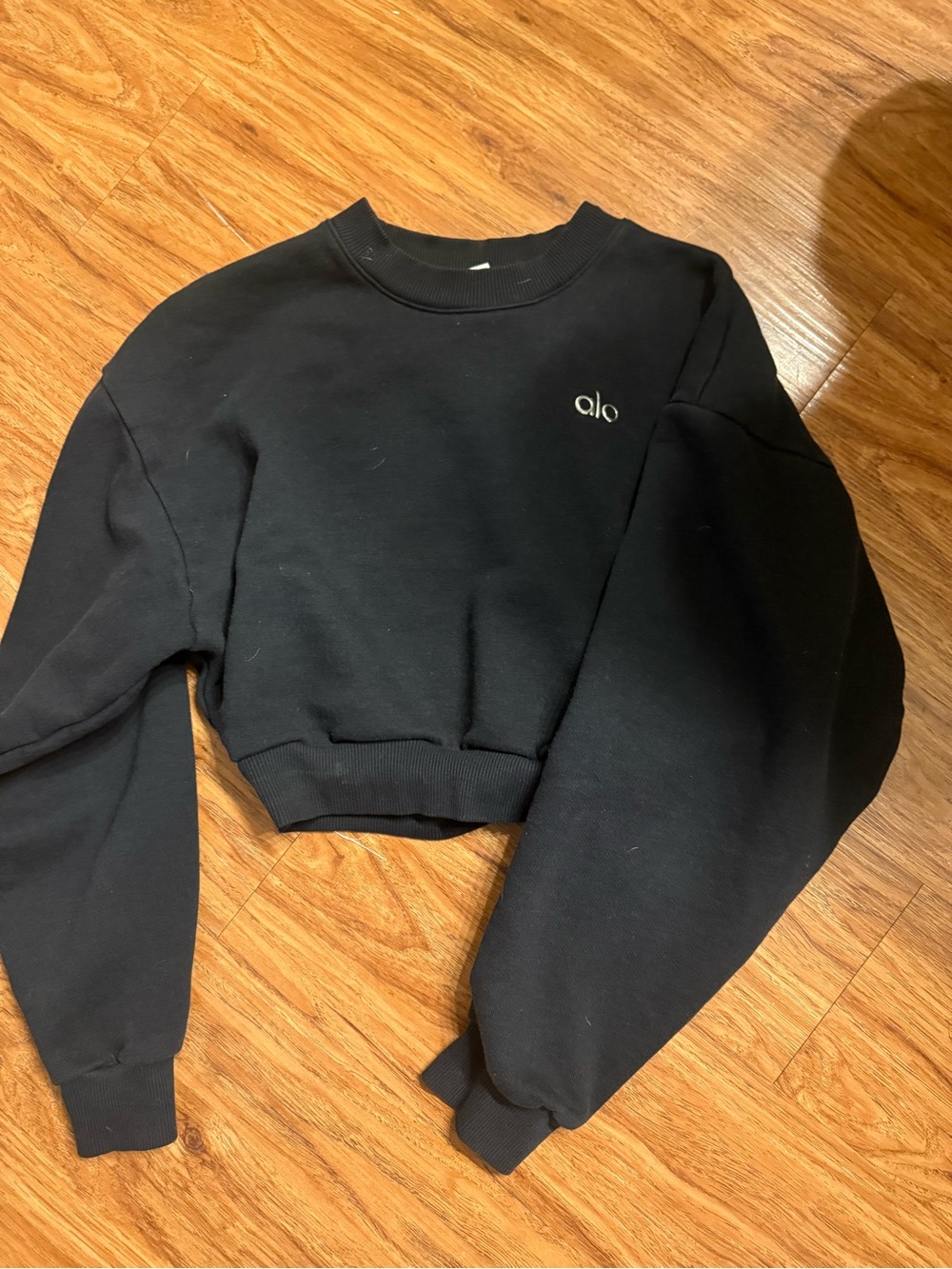 ALO Yoga Black Cropped Crew Sweatshirt